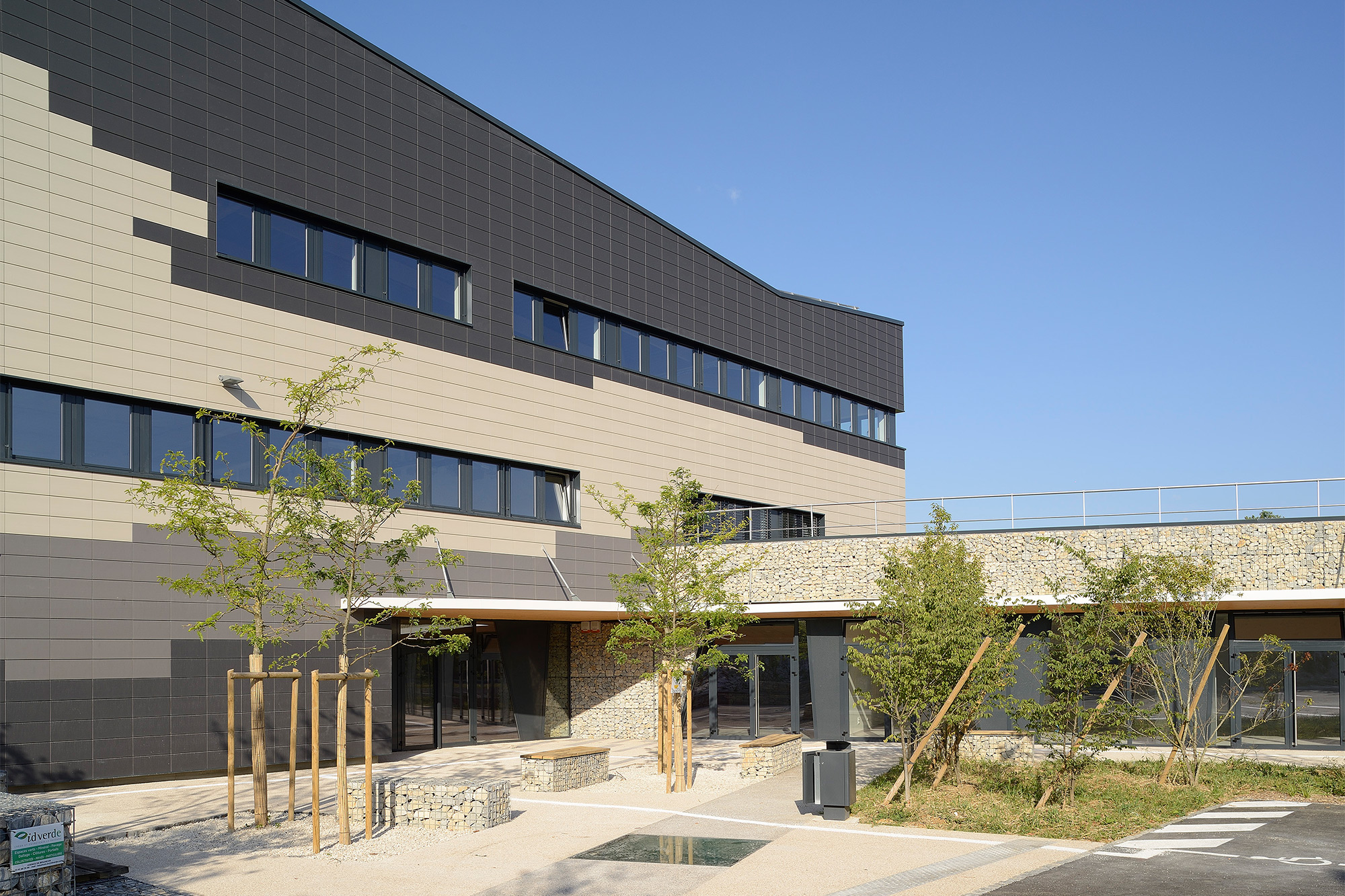 ecopole-besançon-sedia-3 Vue extérieure du bâtiment Ecopole situé à Besançon