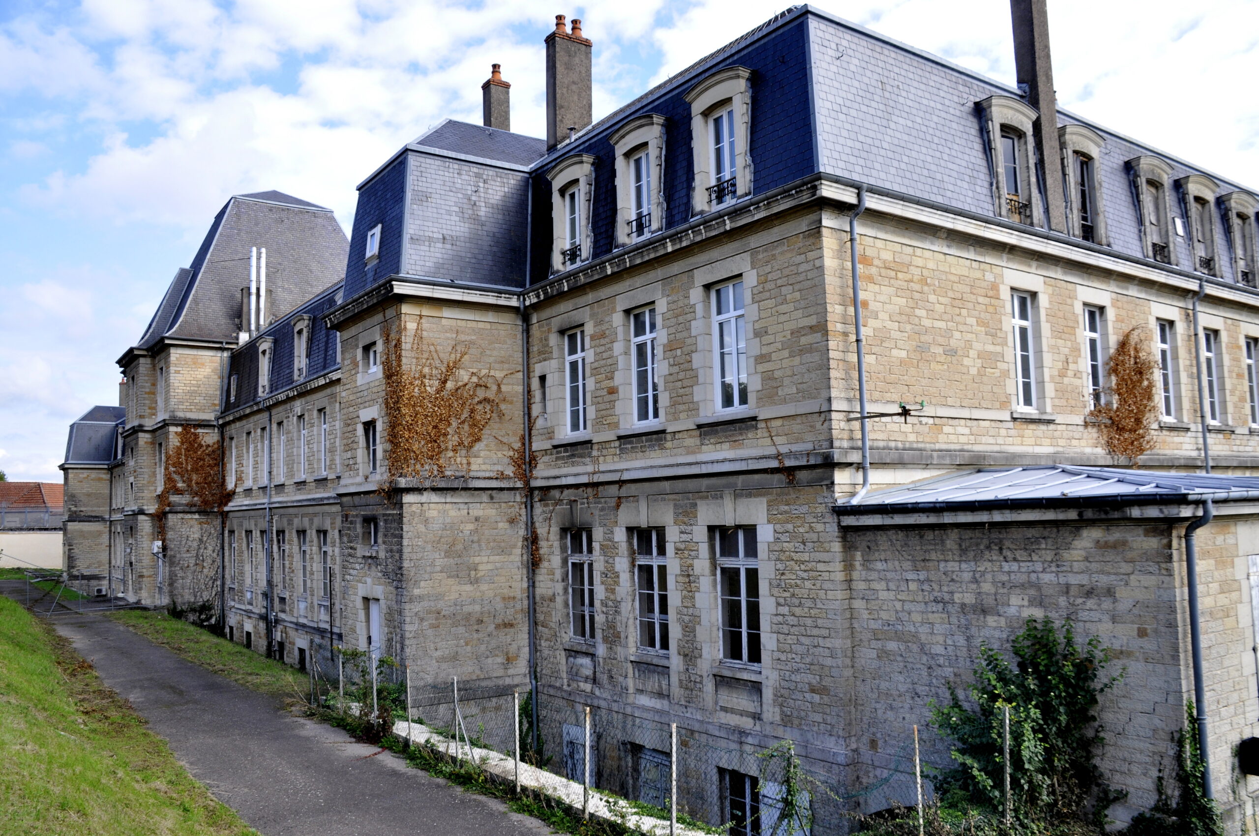 Cité Gérôme - Vesoul - 2 Photo d'un bâtiment de la Cité Gérôme - Vesoul